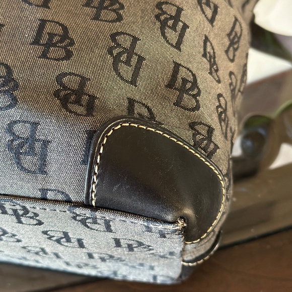 Dooney & Bourke Signature Tote Bag - Picture 5 of 8